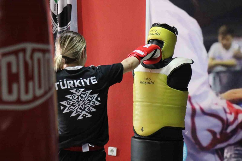 2019 YILINDA AVRUPA'NIN EN İYİ KADIN DÖVÜŞÇÜSÜ SEÇİLEN VE NEREDEYSE YAŞININ İKİ KATI KADAR ŞAMPİYONLUĞU BULUNAN 20 YAŞINDAKİ SAKARYALI KİCK BOKS SPORCUSU AFRA ADIYAMAN, POLONYA'DA DÜZENLENEN 3.AVRUPA OYUNLARI'NA HAZIRLANIYOR