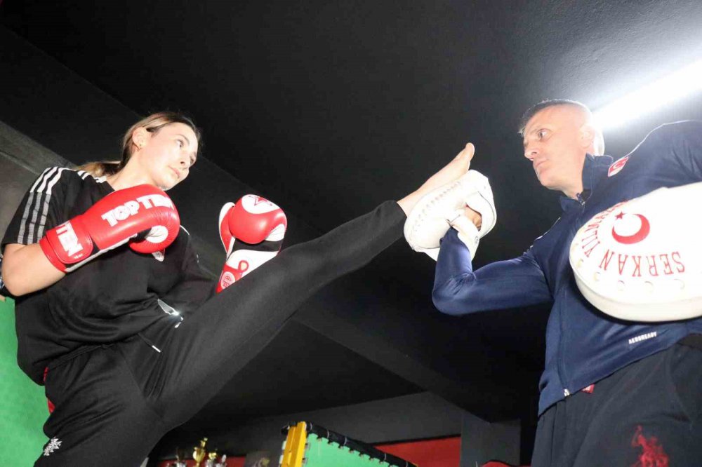 2019 YILINDA AVRUPA'NIN EN İYİ KADIN DÖVÜŞÇÜSÜ SEÇİLEN VE NEREDEYSE YAŞININ İKİ KATI KADAR ŞAMPİYONLUĞU BULUNAN 20 YAŞINDAKİ SAKARYALI KİCK BOKS SPORCUSU AFRA ADIYAMAN, POLONYA'DA DÜZENLENEN 3.AVRUPA OYUNLARI'NA HAZIRLANIYOR