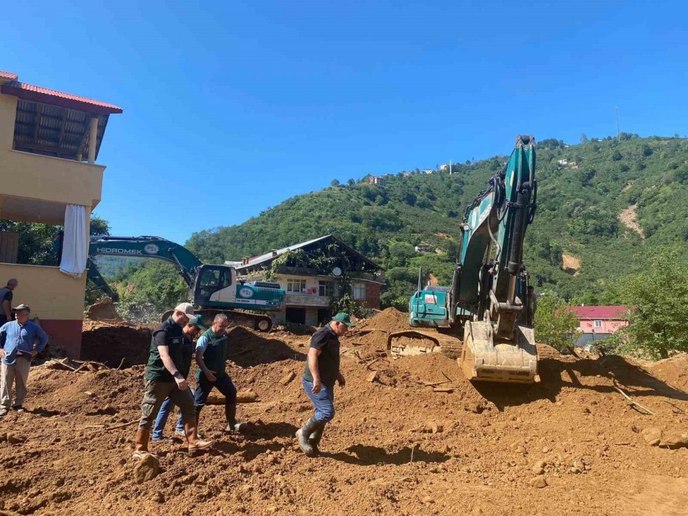 GİRESUN’DA SELİN YARALARI SARILIYOR, KAYIP ŞAHSI ARAMA ÇALIŞMALARI SÜRÜYOR