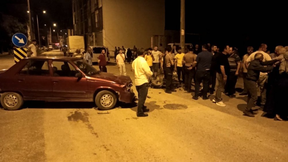 SAMSUN'UN BAFRA İLÇESİNDE OTOMOBİL İLE MOTOSİKLETİN ÇARPIŞTIĞI KAZADA 2 KİŞİ YARALANDI