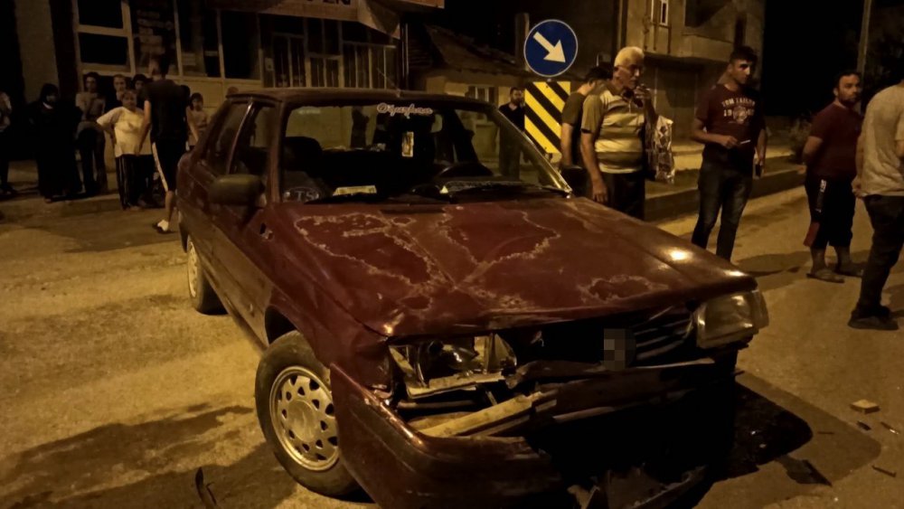 SAMSUN'UN BAFRA İLÇESİNDE OTOMOBİL İLE MOTOSİKLETİN ÇARPIŞTIĞI KAZADA 2 KİŞİ YARALANDI