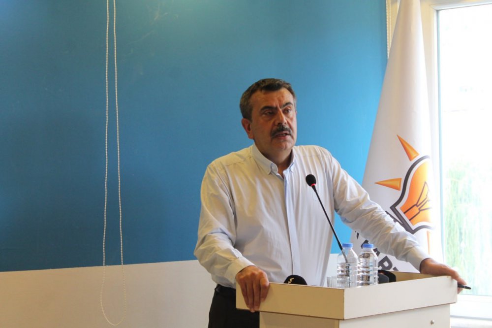 MİLLİ EĞİTİM BAKANI YUSUF TEKİN’İN ZİYARETİNDE CUMHURBAŞKANI ERDOĞAN TELEFONLA BAĞLANARAK BAYBURTLULARA METHİYELER DİZDİ