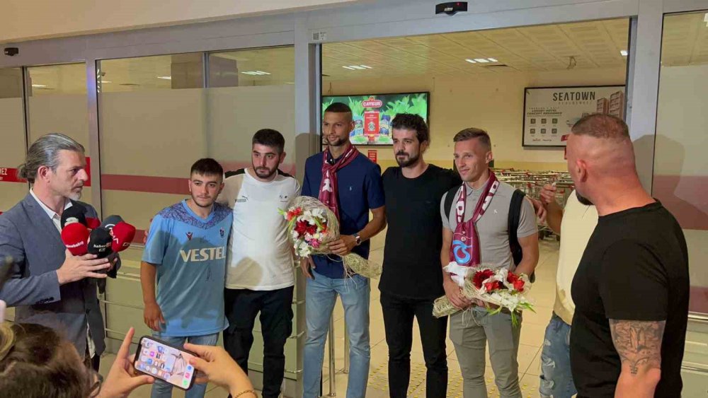 TRABZONSPOR’UN , PRENSİP ANLAŞMASINA VARDIĞI MİSLAV ORSİC VE JOAQUİN FERNANDEZ, BORDO-MAVİLİ TARAFTARLARCA TRABZON'DA COŞKUYLA KARŞILANDI
