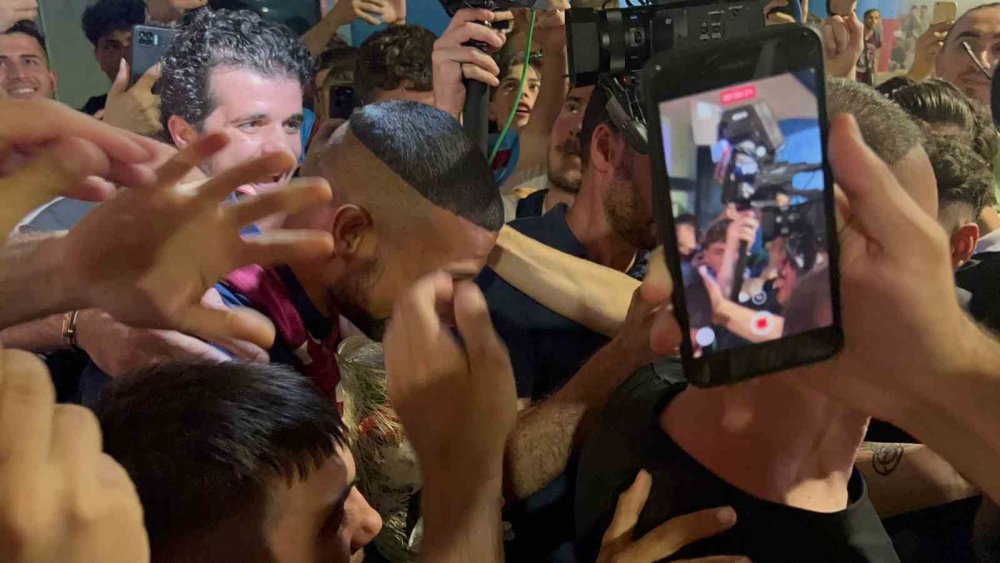 TRABZONSPOR’UN , PRENSİP ANLAŞMASINA VARDIĞI MİSLAV ORSİC VE JOAQUİN FERNANDEZ, BORDO-MAVİLİ TARAFTARLARCA TRABZON'DA COŞKUYLA KARŞILANDI