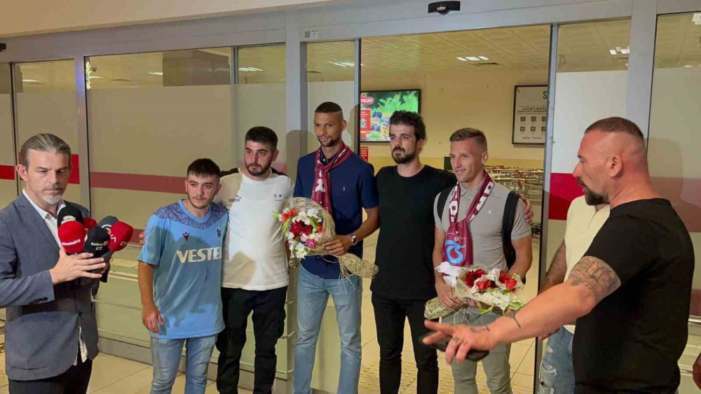 TRABZONSPOR’UN , PRENSİP ANLAŞMASINA VARDIĞI MİSLAV ORSİC VE JOAQUİN FERNANDEZ, BORDO-MAVİLİ TARAFTARLARCA TRABZON'DA COŞKUYLA KARŞILANDI
