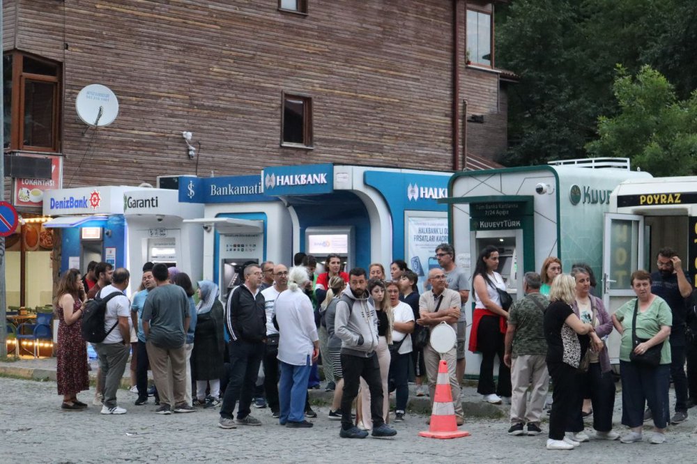TRABZON'UN VE DOĞU KARADENİZ BÖLGESİ'NİN DÜNYACA ÜNLÜ TURİZM MERKEZİ UZUNGÖL KURBAN BAYRAMI TATİLİ İLE BİRLİKTE TURİZM SEZONUNUN EN YOĞUN GÜNLERİNİ YAŞIYOR