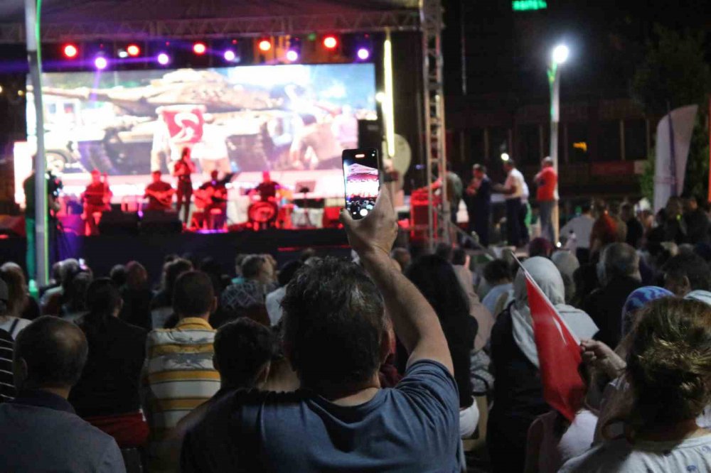 RİZE’DE "15 TEMMUZ DEMOKRASİ VE MİLLİ BİRLİK GÜNÜ" ANMA ETKİNLİKLER DÜZENLENDİ. ÇAYTV CANLI YAYINLADIİ