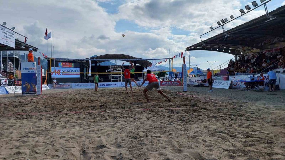 ARTVİN'DE HOPA KÜLTÜR SANAT VE DENİZ FESTİVALİ KAPSAMINDA BU YIL 19'UNCUSU DÜZENLENEN, TVF PRO BEACH TOUR HOPA ETABI PLAJ VOLEYBOLU TURNUVASI, TÜRKİYE, UKRAYNA, AZERBAYCAN, İRAN, IRAK VE GÜRCİSTAN'DAN 32 TAKIMIN KATILIMIYLA