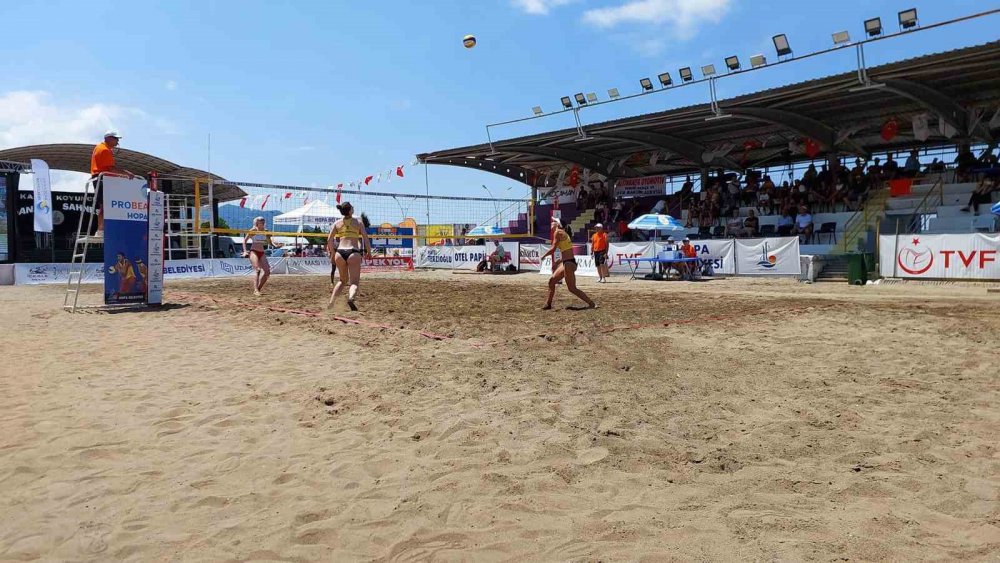ARTVİN'DE HOPA KÜLTÜR SANAT VE DENİZ FESTİVALİ KAPSAMINDA BU YIL 19'UNCUSU DÜZENLENEN, TVF PRO BEACH TOUR HOPA ETABI PLAJ VOLEYBOLU TURNUVASI, TÜRKİYE, UKRAYNA, AZERBAYCAN, İRAN, IRAK VE GÜRCİSTAN'DAN 32 TAKIMIN KATILIMIYLA
