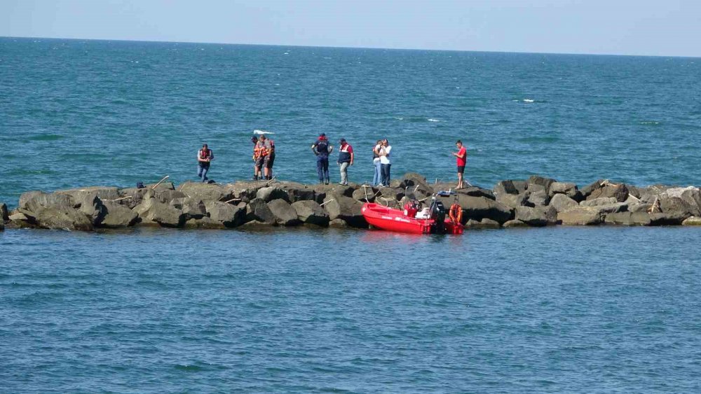 ORDU'DA DENİZDE KADIN CESEDİ BULUNDU. CESEDİN 14 GÜN ÖNCE KAYBOLAN 55 YAŞINDAKİ NACİYE YILMAZ'A AİT OLDUĞU TAHMİN EDİLİYOR