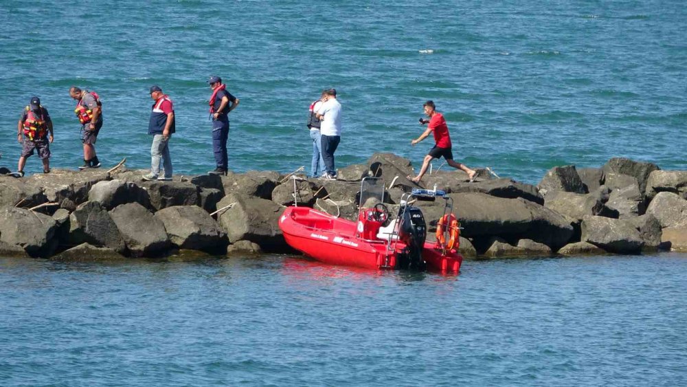ORDU'DA DENİZDE KADIN CESEDİ BULUNDU. CESEDİN 14 GÜN ÖNCE KAYBOLAN 55 YAŞINDAKİ NACİYE YILMAZ'A AİT OLDUĞU TAHMİN EDİLİYOR