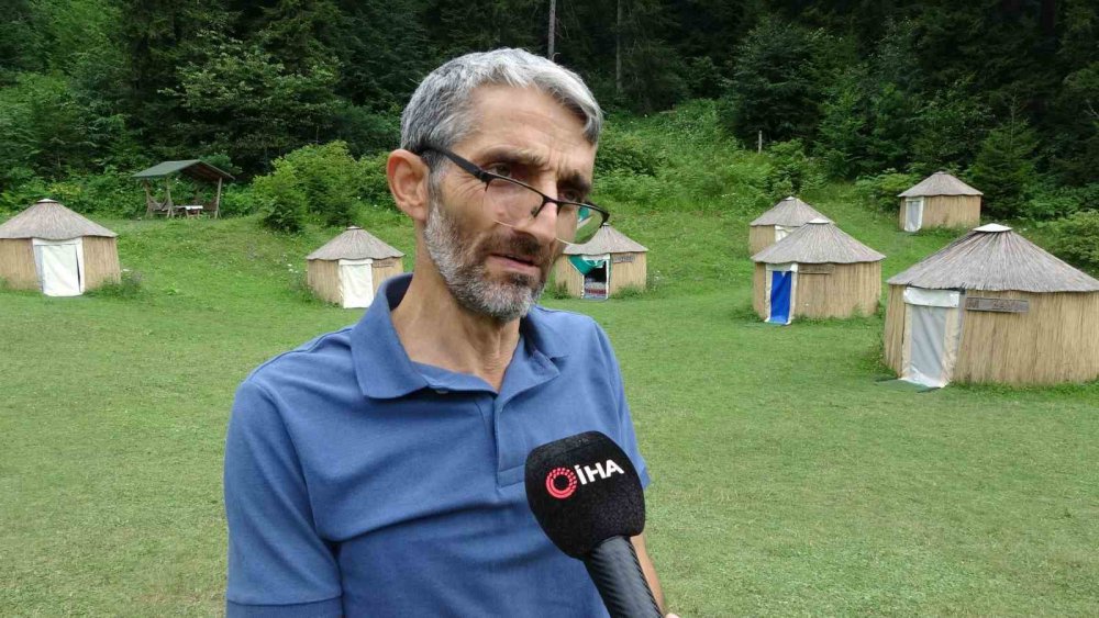 TRABZON'UN MAÇKA İLÇESİNİN YAZLIK MAHALLESİNDE TÜRK OBA ÇADIRI KÜLTÜRÜYLE MÜŞTERİLERİNE HİZMET VEREN SALİH KANTARCI VE EŞİ AYŞEGÜL KANTARCI, HER YIL YÜZLERCE YERLİ VE YABANCI TURİSTİ AĞIRLIYOR