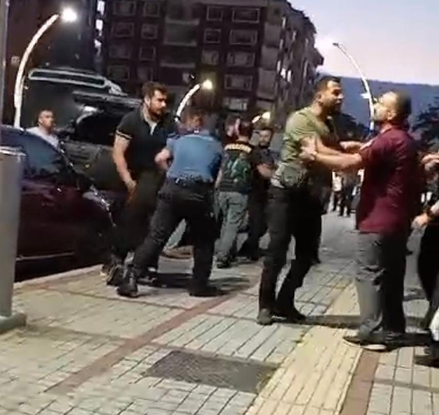 RİZE DEVLET HASTANESİ ACİL SERVİSİNDE 5 KİŞİYİ YARALAYAN ŞAHIS TUTUKLANDI