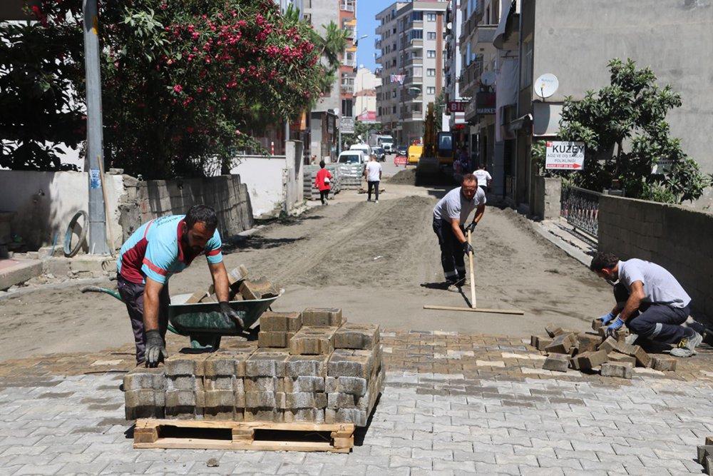 TRABZON'UN AKÇAABAT BELEDİYE BAŞKANI OSMAN NURİ EKİM, ŞEHRİN TÜM MAHALLELERİNDE İHTİYACA YÖNELİK ÇALIŞMALARINA DEVAM EDİYOR