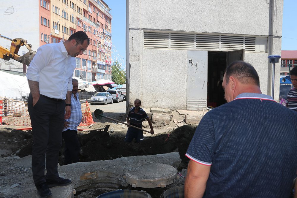 TRABZON'UN AKÇAABAT BELEDİYE BAŞKANI OSMAN NURİ EKİM, ŞEHRİN TÜM MAHALLELERİNDE İHTİYACA YÖNELİK ÇALIŞMALARINA DEVAM EDİYOR