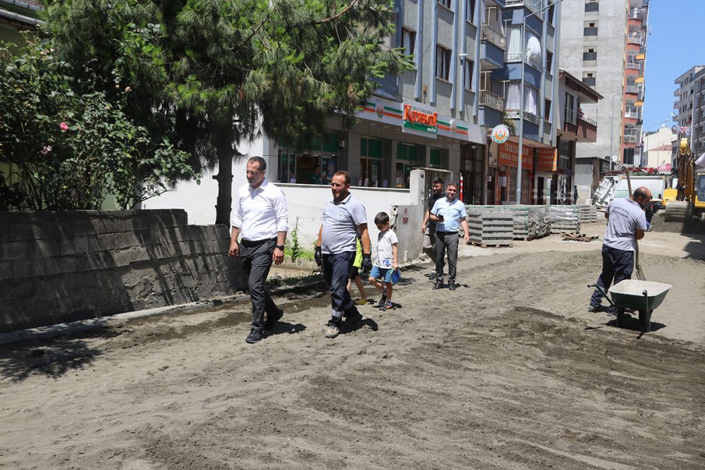 TRABZON'UN AKÇAABAT BELEDİYE BAŞKANI OSMAN NURİ EKİM, ŞEHRİN TÜM MAHALLELERİNDE İHTİYACA YÖNELİK ÇALIŞMALARINA DEVAM EDİYOR