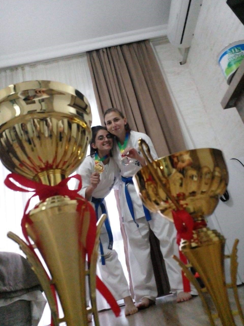 ARTVİN'İN HOPA İLÇESİNDE YAŞAYAN, KYOKUSHİN KARATE TÜRKİYE VE KAFKAS ŞAMPİYONLUĞU BULUNAN MELEK KORKMAZ, STAJ GÖRDÜĞÜ HOPA BELEDİYESİNDE AVRUPA ŞAMPİYONASI'NA HAZIRLANIYOR