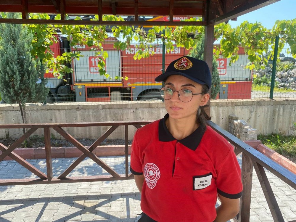 ARTVİN'İN HOPA İLÇESİNDE YAŞAYAN, KYOKUSHİN KARATE TÜRKİYE VE KAFKAS ŞAMPİYONLUĞU BULUNAN MELEK KORKMAZ, STAJ GÖRDÜĞÜ HOPA BELEDİYESİNDE AVRUPA ŞAMPİYONASI'NA HAZIRLANIYOR
