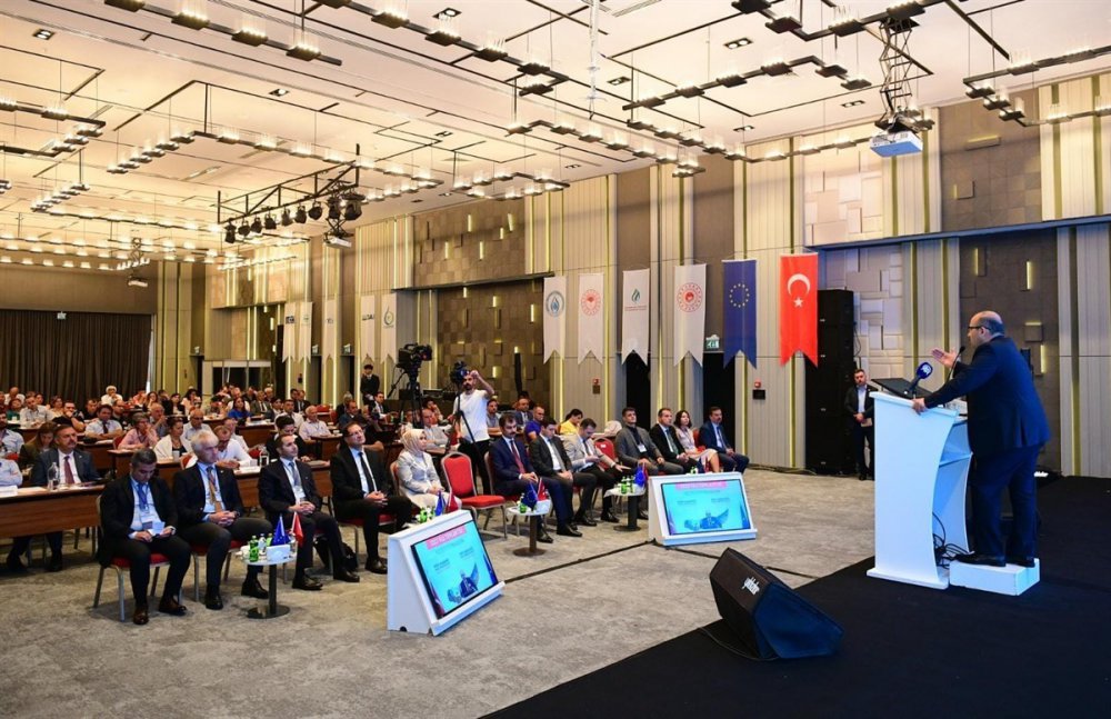 DOĞU KARADENİZ HAVZA YÖNETİM HEYETİ 2023 YILI TOPLANTISI TRABZON VALİSİ İSMAİL USTAOĞLU BAŞKANLIĞINDA İKLİM DEĞİŞİKLİĞİNİ KONUŞMAK VE GEÇMİŞTE YAŞANAN AFETLERDEN DERS ALMAK İÇİN TOPLANDILAR