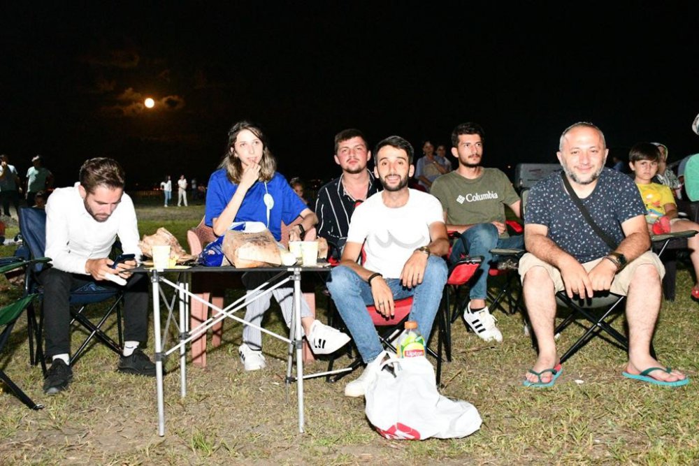 SAMSUN TERME BELEDİYESİ KÜLTÜR VE SOSYAL İŞLER MÜDÜRLÜĞÜ AÇIK HAVA YAZ ETKİNLİKLERİ ÇERÇEVESİNDE DÜZENLENEN "YAZLIK SİNEMA GÜNLERİ" VATANDAŞLARIN YOĞUN İLGİSİ İLE BAŞLADI