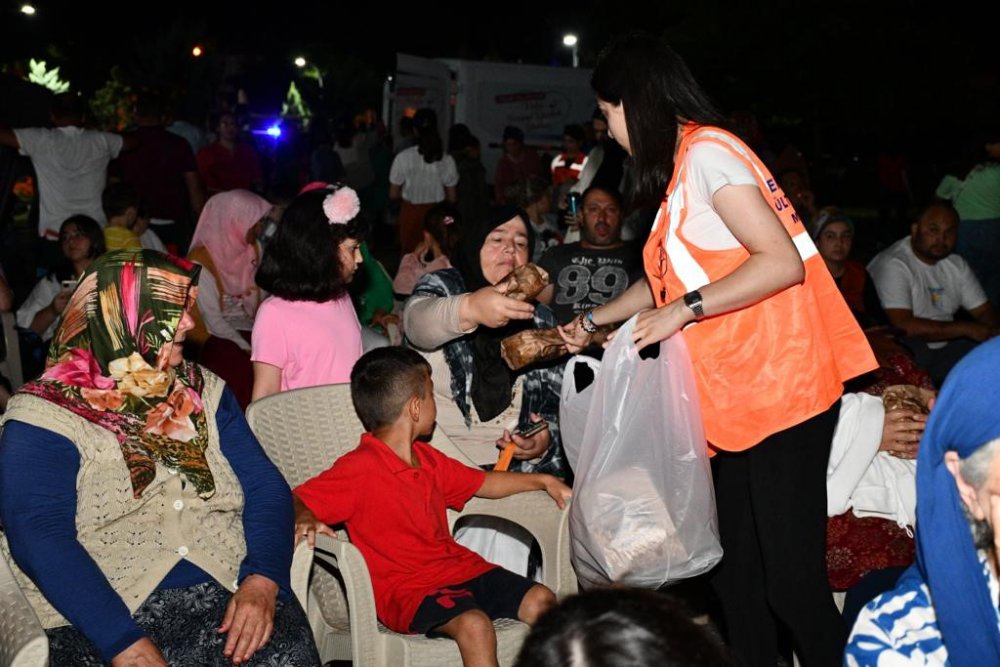 SAMSUN TERME BELEDİYESİ KÜLTÜR VE SOSYAL İŞLER MÜDÜRLÜĞÜ AÇIK HAVA YAZ ETKİNLİKLERİ ÇERÇEVESİNDE DÜZENLENEN "YAZLIK SİNEMA GÜNLERİ" VATANDAŞLARIN YOĞUN İLGİSİ İLE BAŞLADI
