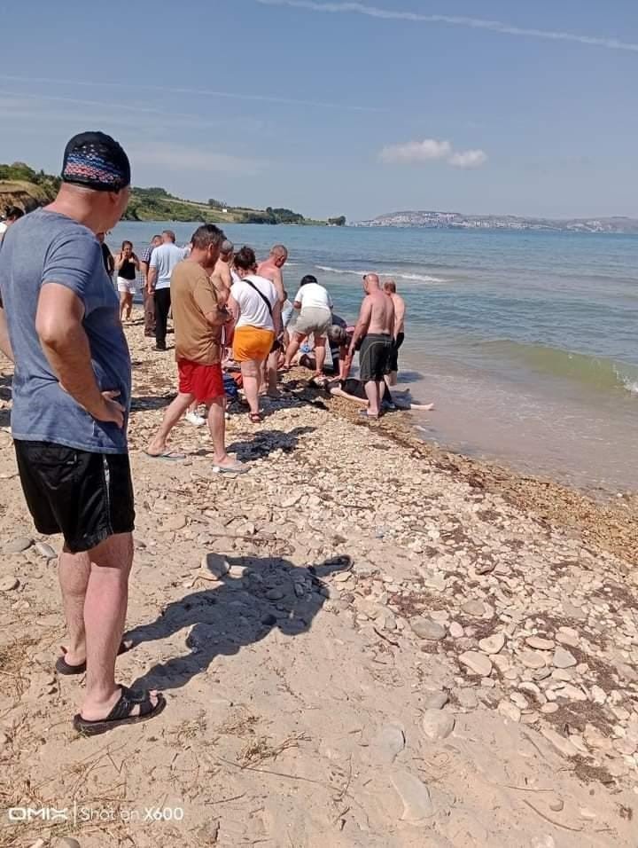 SİNOP'TA EŞİ VE İKİ KIZI İLE BİRLİKTE BOĞULMA TEHLİKESİ GEÇİREREK SAHİLDE BAYGIN HALDE BULUNAN 45 YAŞINDAKİ ŞABAN CİMBE, HAYATINI KAYBETTİ