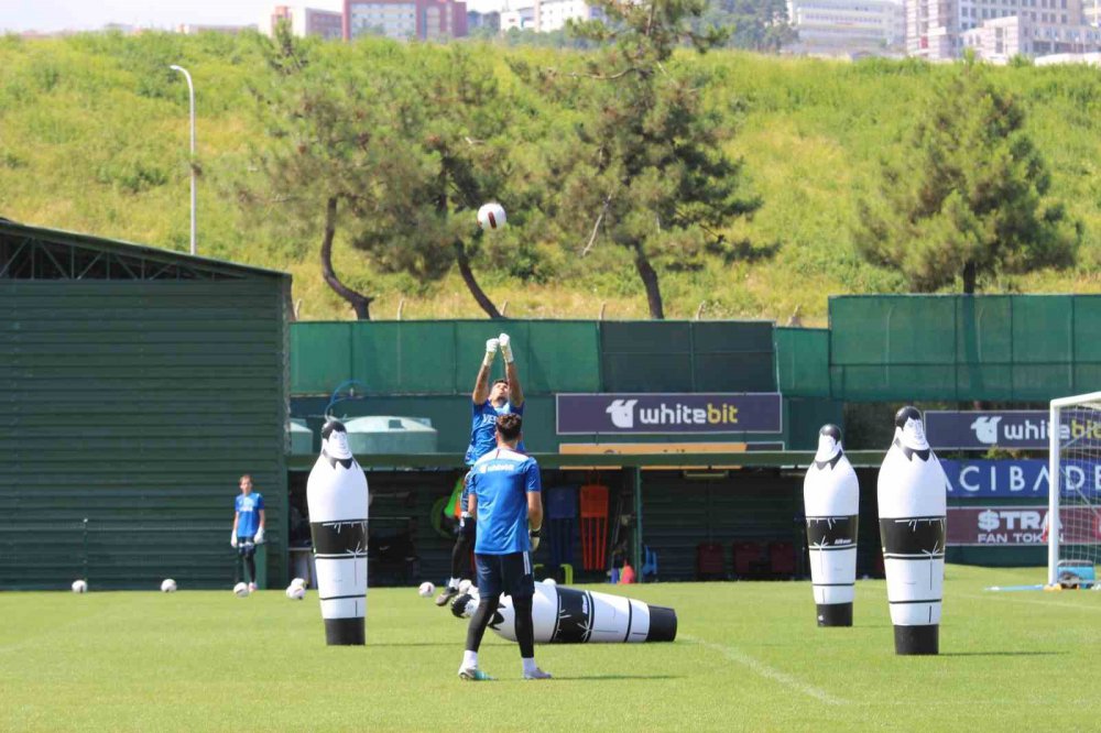 TRABZONSPOR YENİ SEZON HAZIRLIKLARINI BUGÜN SAAT 10.00'DA YAPTIĞI ANTRENMANLA SÜRDÜRDÜ. BORDO-MAVİLİLERDE 7 FUTBOLCU ANTRENMANDA YER ALMADI