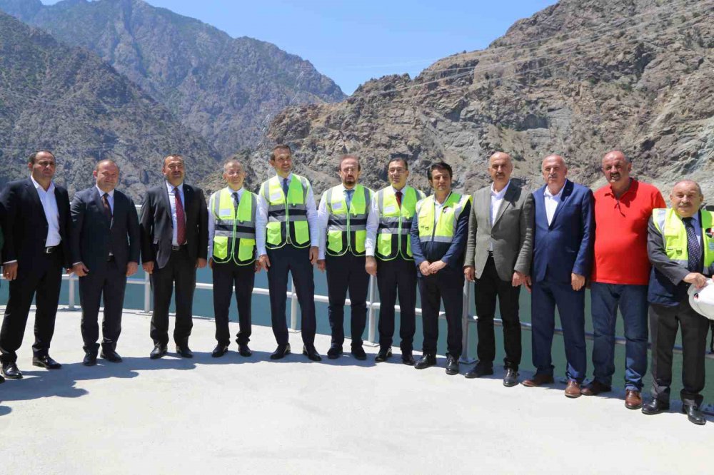 ENERJİ VE TABİİ KAYNAKLAR BAKANI ALPARSLAN BAYRAKTAR, YAPIMI TAMAMLANARAK SUS TUTMA İŞLEMİ SÜREN YUSUFELİ BARAJI VE HES'TE İNCELEMELERDE BULANARAK 