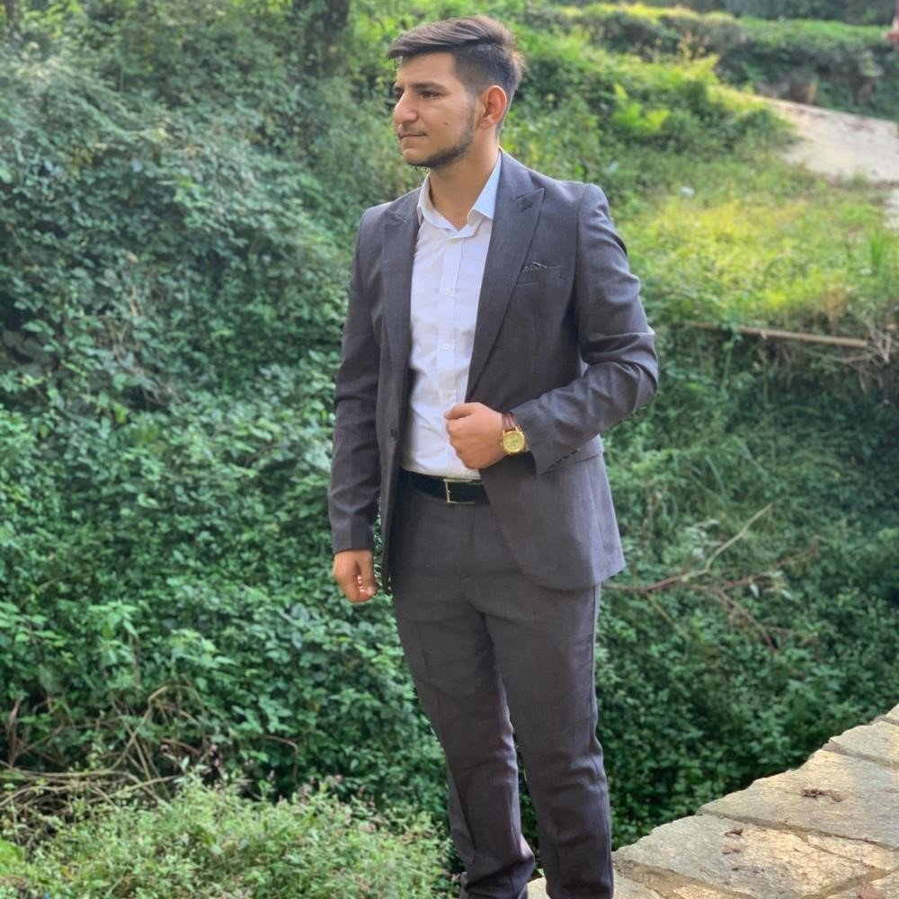 RİZE'DE 1 KİŞİNİN ÖLDÜRÜLDÜĞÜ BIÇAKLI KAVGADA AĞIR YARALANAN VE 14 GÜN SONRA YAŞAMINI YİTİREN 24 YAŞINDAKİ SEDAT SEMAVİ SARI, SON YOLCULUĞUNA UĞURLANDI