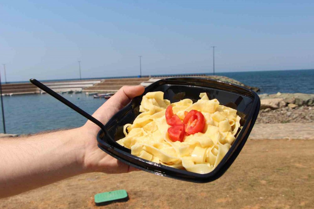 TRABZON'DA GİRİŞİMCİ İŞADAMI MURAT ONUR, 5 YIL EMEK VEREREK GELİŞTİRDİĞİ YÖNTEMLE KARADENİZ YÖRESİNİN MEŞHUR YEMEĞİ KUYMAĞI DONDURULMUŞ HALDE PAKETLEMEYİ BAŞARDI