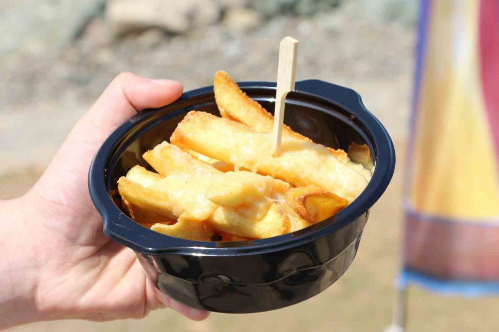 TRABZON'DA GİRİŞİMCİ İŞADAMI MURAT ONUR, 5 YIL EMEK VEREREK GELİŞTİRDİĞİ YÖNTEMLE KARADENİZ YÖRESİNİN MEŞHUR YEMEĞİ KUYMAĞI DONDURULMUŞ HALDE PAKETLEMEYİ BAŞARDI