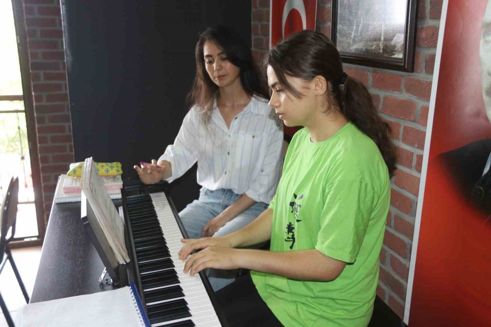 AKÇAABAT BELEDİYESİ TARAFINDAN HAMAM ÇİMENİ ÇARŞISI'NDA, SANATSAL, KÜLTÜREL VE EĞİTSEL FAALİYETLERİ BİR ÇATI ALTINDA TOPLAMAK AMACIYLA SANAT AKADEMİSİ AÇILDI