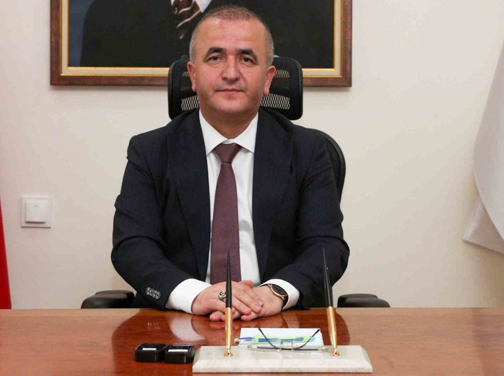 RESMİ GAZETE'DE YER ALAN VALİLER KARARNAMESİ'NDE ORDU İLİ AÇISINDAN İLGİNÇ BİR TABLO ORTAYA ÇIKTI. KARARNAMEYLE BİRLİKTE ORDU İLİNE KOMŞU SAMSUN – GİRESUN – TOKAT İLLERİNİN  VALİLERİ ORDULU OLDU