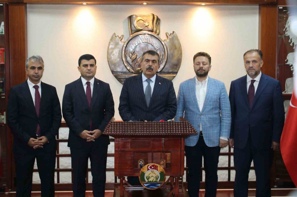MİLLİ EĞİTİN BAKANI YUSUF TEKİN RİZE’DE. BAKAN TEKİN : DEPREMDEN ETKİLENEN 11 İLDE YENİ EĞİTİM-ÖĞRETİM DÖNEMİNİN SORUNSUZ ŞEKİLDE BAŞLAMASI İÇİN GEREKLİ TÜM TEDBİRLERİN ALINDIĞINI SÖYLEDİ