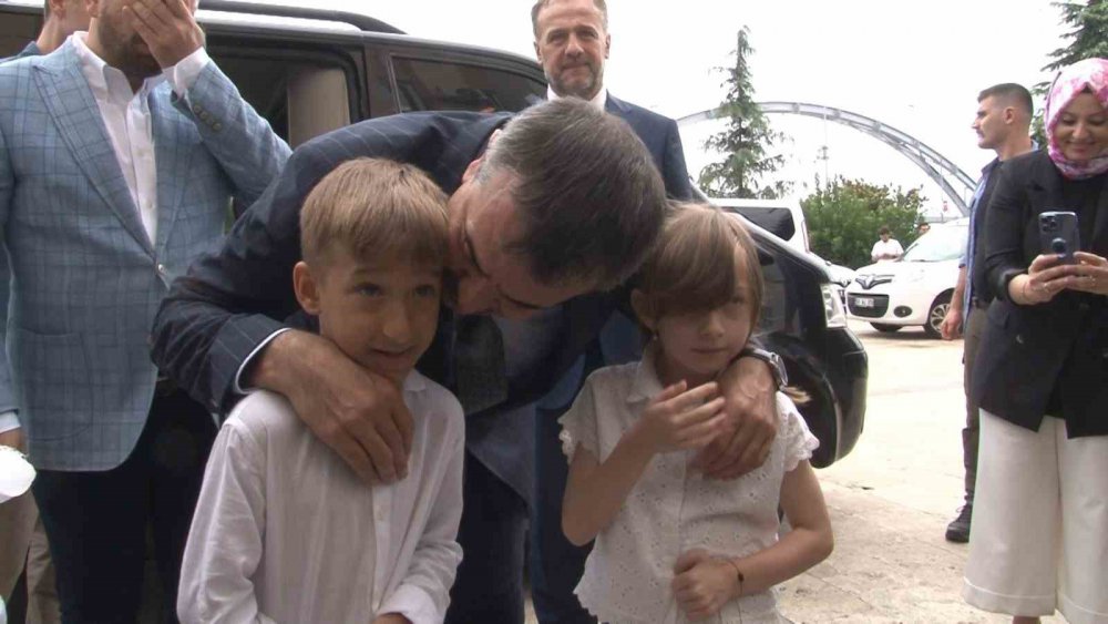 MİLLİ EĞİTİN BAKANI YUSUF TEKİN RİZE’DE. BAKAN TEKİN : DEPREMDEN ETKİLENEN 11 İLDE YENİ EĞİTİM-ÖĞRETİM DÖNEMİNİN SORUNSUZ ŞEKİLDE BAŞLAMASI İÇİN GEREKLİ TÜM TEDBİRLERİN ALINDIĞINI SÖYLEDİ