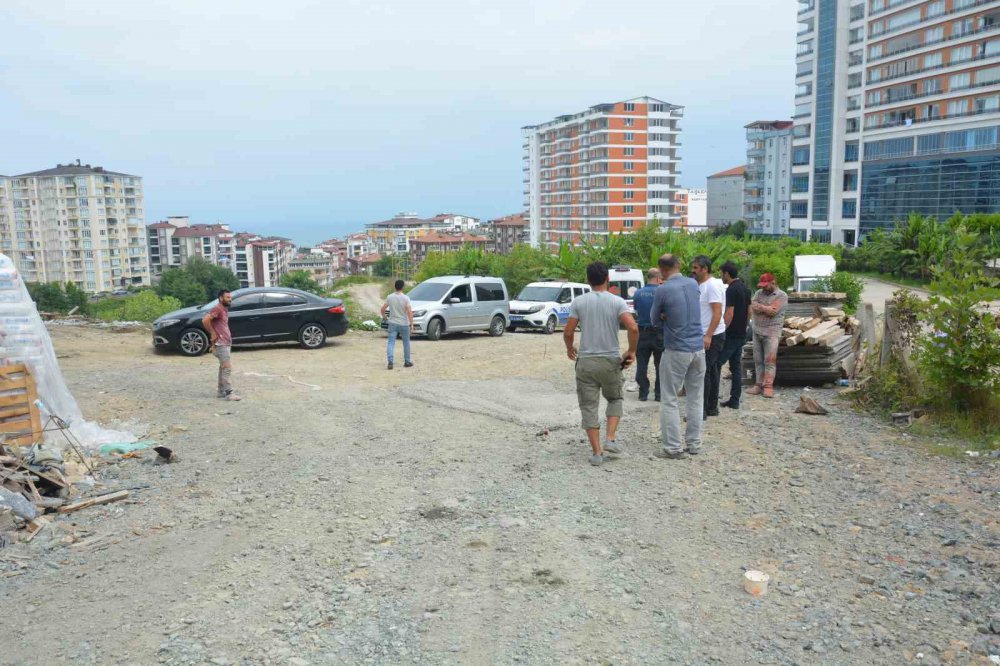 ORDU'NUN ÜNYE İLÇESİNDE SON İŞ GÜNÜNDE ÇALIŞTIĞI İNŞAATIN 12. KATINDAN DÜŞEN 60 YAŞINDAKİ HASAN ARSLAN KALIP USTASI HAYATINI KAYBETTİ