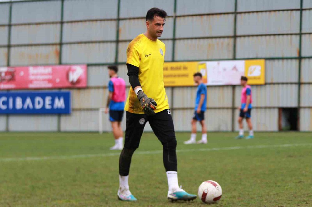 ÇAYKUR RİZESPOR, TRENDYOL SÜPER LİG'İN İLK HAFTASINDA YARIN SAAT 21.45'TE DEPLASMANDA OYNAYACAĞI ADANA DEMİRSPOR MAÇI HAZIRLIKLARINI, BUGÜN YAPTIĞI ANTRENMANLA TAMAMLADI