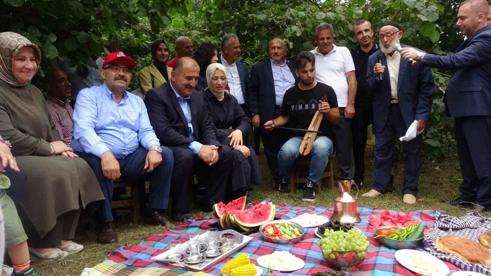 TRABZON'UN İLK VE TEK COĞRAFİ İŞARETLİ FINDIĞI OLAN VE İSMİNİ ÜRETİLDİĞİ ARSİN İLÇESİNDEN ALAN ARŞİN FOŞA FINDIĞI'NIN HASADI BUGÜN DÜZENLENEN TÖRENLE BAŞLADI