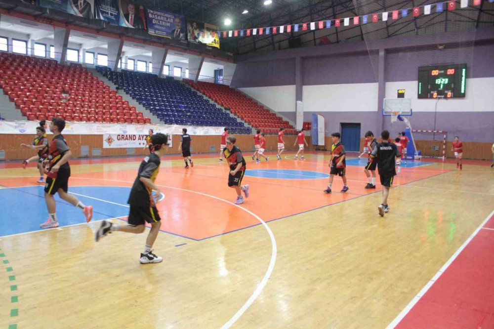 ORDU'DA, TÜRK BASKETBOLUNUN GELECEĞİ OLAN GENÇ YILDIZ BASKETBOLCULARIN KATILDIĞI ANADOLU YILDIZLAR LİGİ YARI FİNAL AÇILIŞ PROGRAMI DÜZENLENDİ