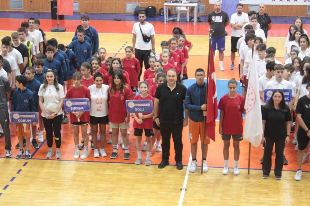 ORDU'DA, TÜRK BASKETBOLUNUN GELECEĞİ OLAN GENÇ YILDIZ BASKETBOLCULARIN KATILDIĞI ANADOLU YILDIZLAR LİGİ YARI FİNAL AÇILIŞ PROGRAMI DÜZENLENDİ