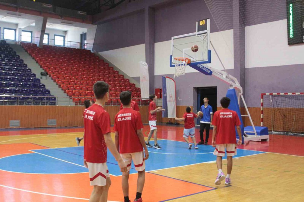 ORDU'DA, TÜRK BASKETBOLUNUN GELECEĞİ OLAN GENÇ YILDIZ BASKETBOLCULARIN KATILDIĞI ANADOLU YILDIZLAR LİGİ YARI FİNAL AÇILIŞ PROGRAMI DÜZENLENDİ