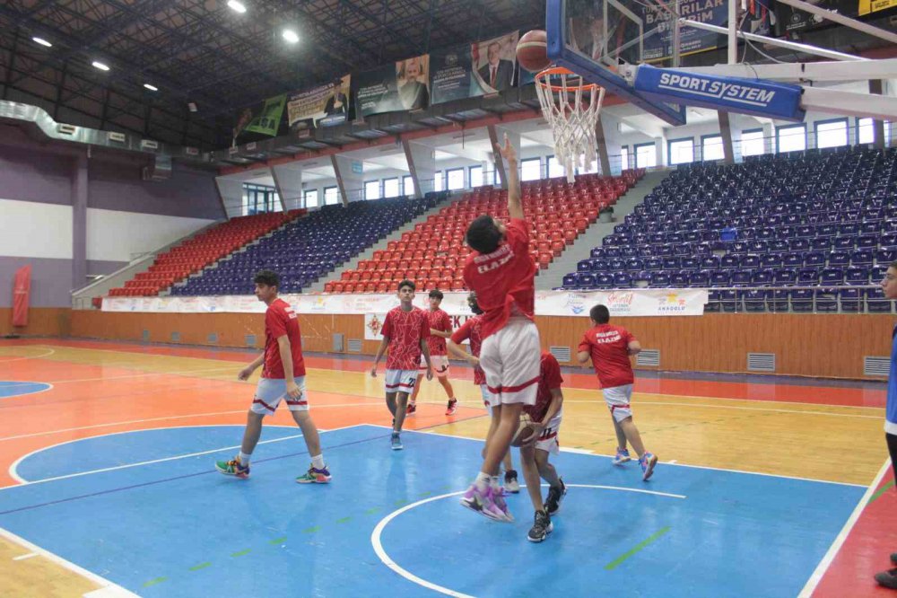 ORDU'DA, TÜRK BASKETBOLUNUN GELECEĞİ OLAN GENÇ YILDIZ BASKETBOLCULARIN KATILDIĞI ANADOLU YILDIZLAR LİGİ YARI FİNAL AÇILIŞ PROGRAMI DÜZENLENDİ