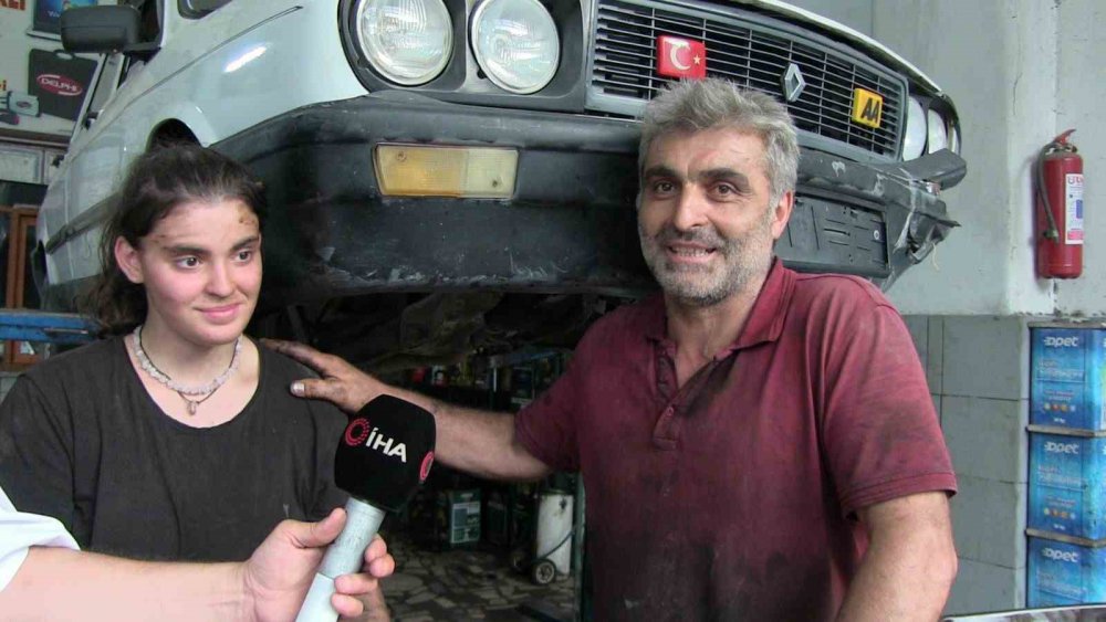 ARTVİN'DE YAŞAYAN LİSE ÖĞRENCİSİ 16 YAŞINDAKİ AZRA PEKAL, ÇOCUKKEN OYUN OYNAMAK İÇİN GİTTİĞİ BABASININ TAMİRHANESİNDE MOTOR USTASI OLDU