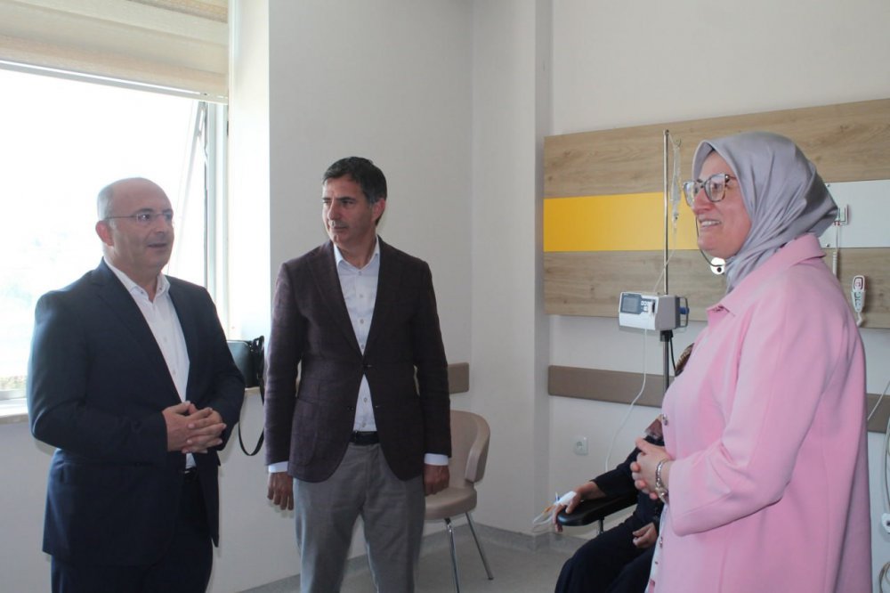 BAYBURT DEVLET HASTANESİ'NDE KEMOTERAPİ ÜNİTESİNİN AÇILIŞI GERÇEKLEŞTİ. AÇILIŞA 2023 ŞEHİR BULUŞMALARI ÇERÇEVESİNDE BAYBURT'A GELEN AK PARTİ GENEL BAŞKAN YARDIMCISI BELGİN UYGUR DA KATILDI