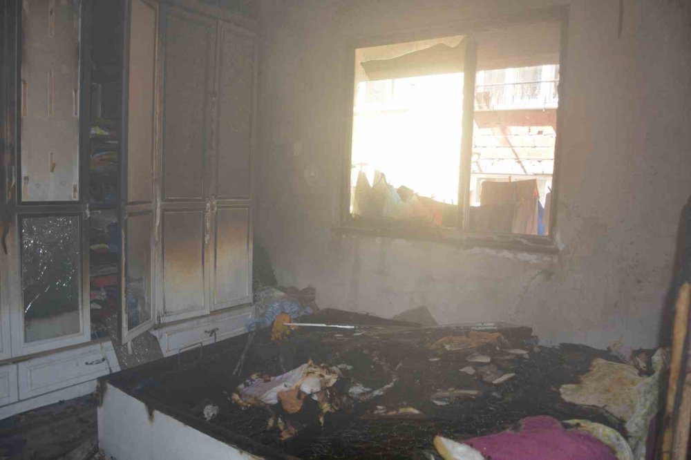 ORDU'NUN ÜNYE İLÇESİNDE 5 KATLI BİR BİNANIN ZEMİN KATINDA ÇIKAN YANGINDA DUMANDAN ETKİLENEN 2 ÇOCUK HASTANEYE KALDIRILDI