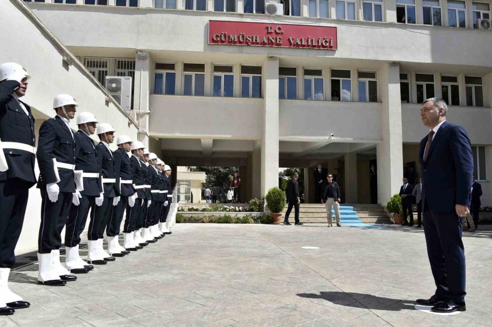 RESMİ GAZETE'DE YAYIMLANAN VALİLER KARARNAMESİ İLE ANKARA ELMADAĞ KAYMAKAMLIĞINDAN GÜMÜŞHANE VALİLİĞİNE ATANAN ALPER TANRISEVER GÖREVİNE BAŞLADI