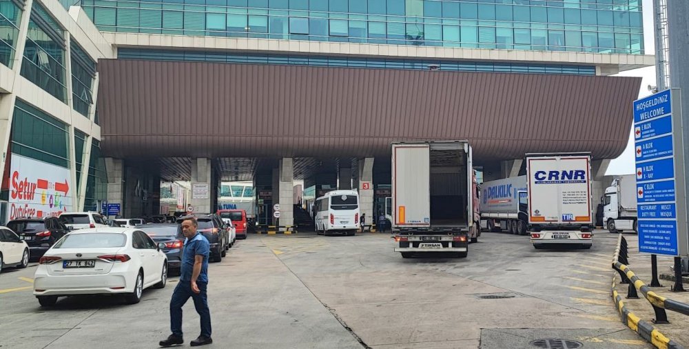 TRABZON TİCARET VE SANAYİ ODASI BAŞKANI ERKUT ÇELEBİ: "SARP’TA PERSONEL SAYISI ARTIRILMALI, FİZİKİ ŞARTLAR İYİLEŞTİRİLMELİ" DEDİ