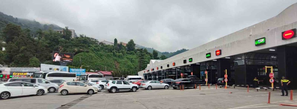 TRABZON TİCARET VE SANAYİ ODASI BAŞKANI ERKUT ÇELEBİ: "SARP’TA PERSONEL SAYISI ARTIRILMALI, FİZİKİ ŞARTLAR İYİLEŞTİRİLMELİ" DEDİ