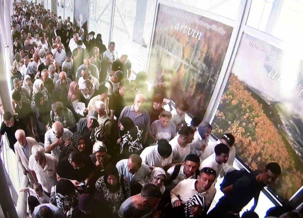 TRABZON TİCARET VE SANAYİ ODASI BAŞKANI ERKUT ÇELEBİ: "SARP’TA PERSONEL SAYISI ARTIRILMALI, FİZİKİ ŞARTLAR İYİLEŞTİRİLMELİ" DEDİ