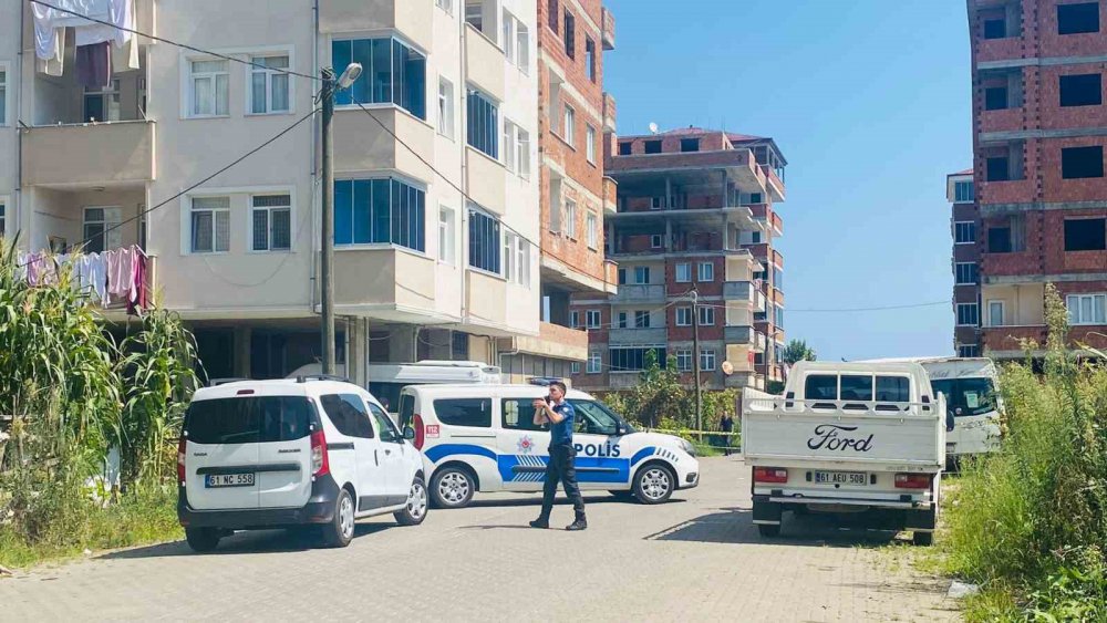 TRABZON'UN ARAKLI İLÇESİNDE AKRABALAR ARASINDA YAŞANAN SİLAHLI KAVGADA 1'İ AĞIR 2 KARDEŞ SİLAHLA VURULARAK YARALANDI